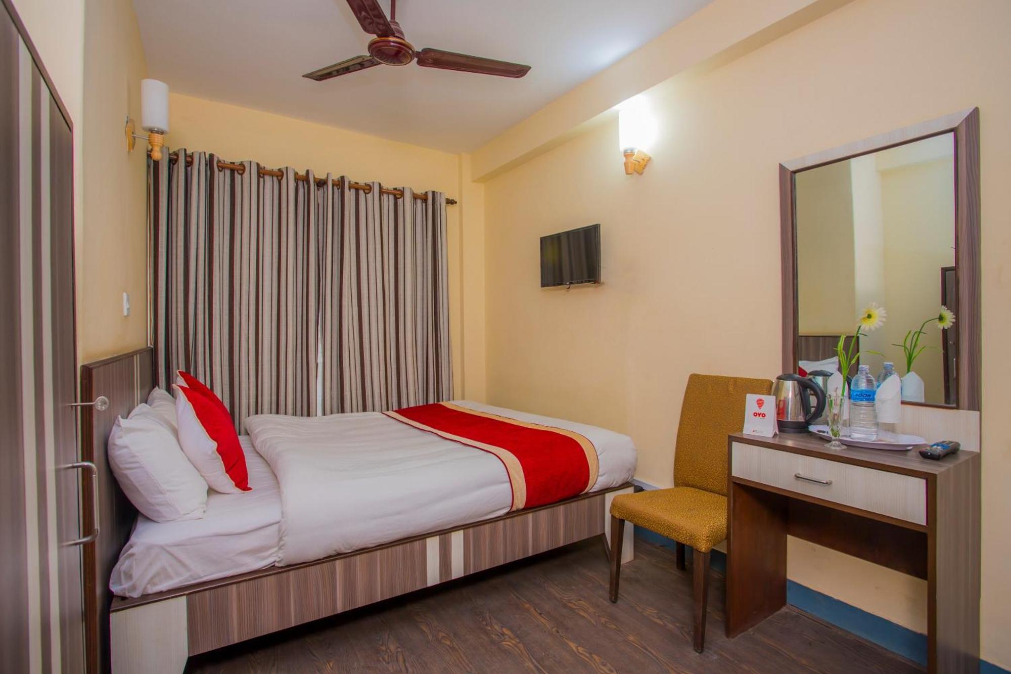 OYO 297 Hotel Aayam Katmandu Dış mekan fotoğraf